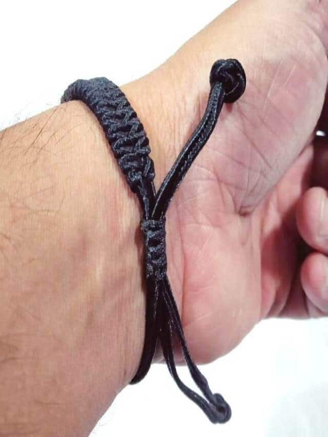 Benefits of wearing black thread in hand