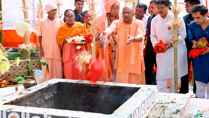 Yogi Adityanath Inaugurates Siddheshwari Temple in Tripura, Calls Pakistan Cancer on Humanity AKP