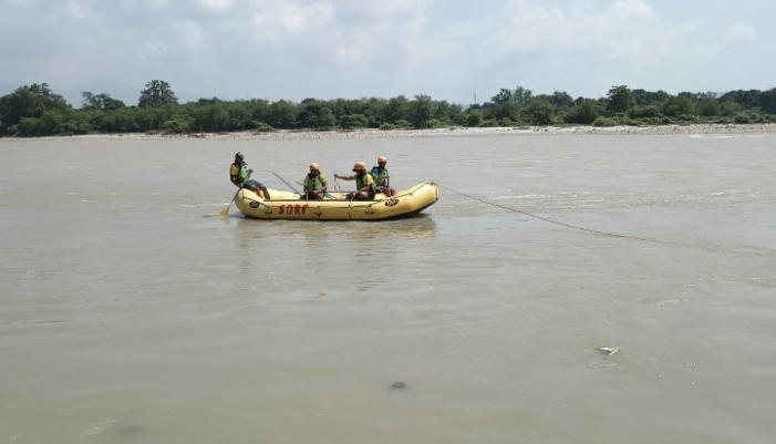 two sisters went missing in Ganga river after they rescued their brother from strong currents while bathing