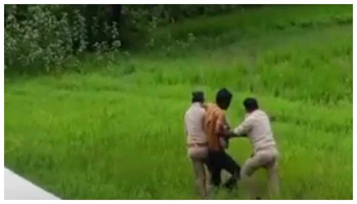 Prisoner Escapes Custody by Jumping from Auto Rickshaw Caught After Chase in Field at bihar 