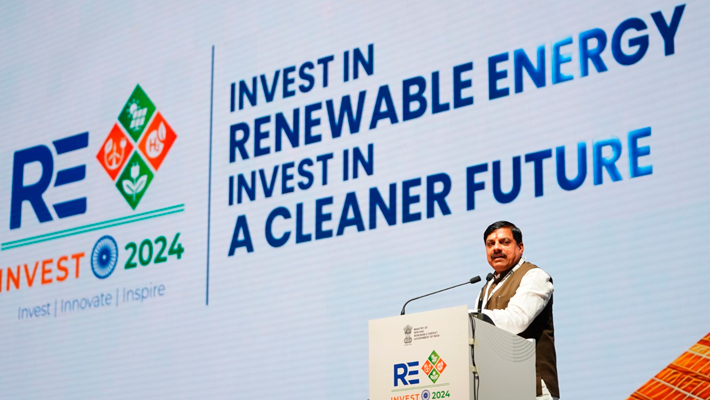 PM मोदी ने चौथे ग्लोबल रिन्यूएबल एनर्जी इन्वेस्टर्स मीट-एक्सपो का किया शुभारंभ 2 Mohan Yadav gave presentation of solar energy related works at 4th Global Renewable Energy Investors Meet and Expo 1726547071090