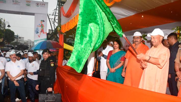 Yogi-Adityanath-flags-off-Namo-Plogathon