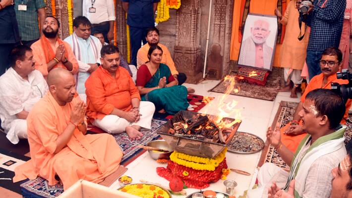 Yogi-Adityanath-in-Varanasi