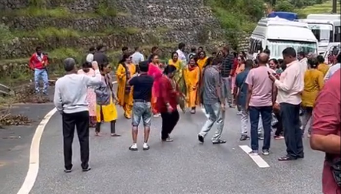 Stranded Gujaratis turn landslide setback into joyful Garba celebration in Uttarakhand; WATCH viral video snt