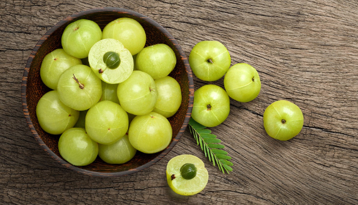 how you must eat amla on an empty stomach