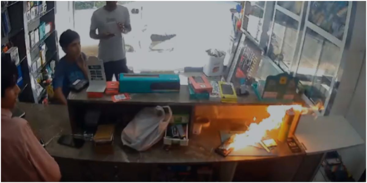 mobile phone exploded while checking cctv visuals from mobile shop in kozhikode 