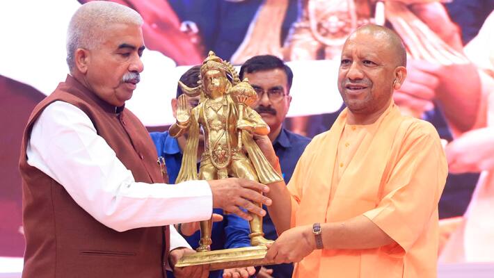 Yogi-Adityanath-at-Indira-Gandhi-Pratishthan-Lucknow-on-Vishwakarma-Jayanti-2024