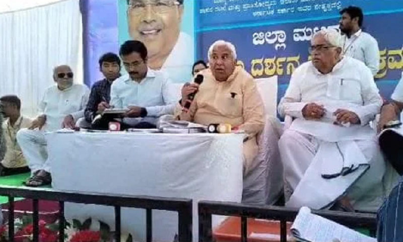 Grandmother scolded DC for shaking hands with right hand in Gadag Janata Darshan gvd