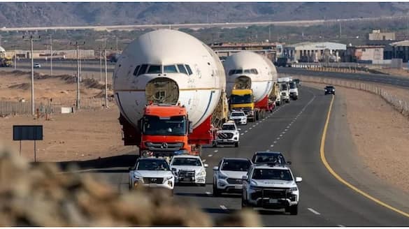 3 Boeing 777 of Saudi Airlines arrived at the runway area in Riyadh by road