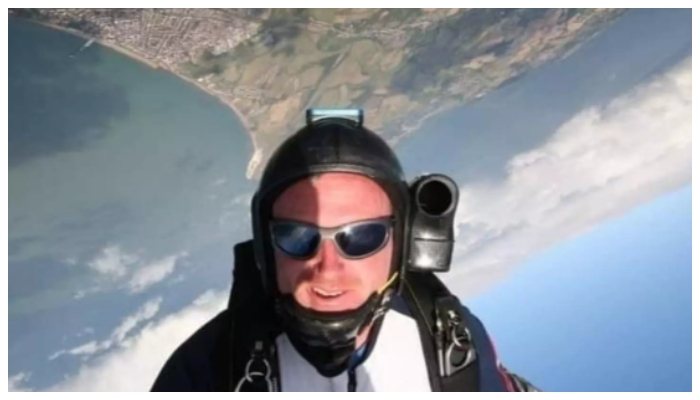 46 year old videographer died after he could not open a parachute 