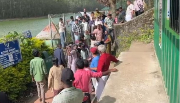 Munnar hydel tourism contract staff beat a group of tourists from kollam including old aged women and children