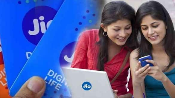 Jio Free calls data for one year for Rs 1699 with 100 percent Cashback mrq