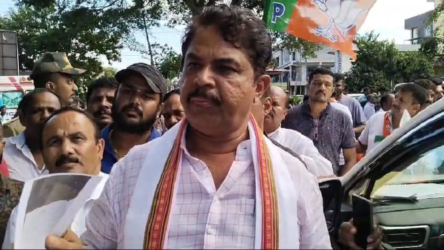 Bjp Opposition Leader R Ashok Talks Over Mla Munirathna At Kodagu gvd