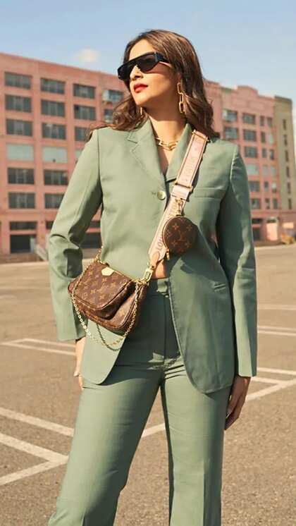 5 Must-Haves for Every Woman's Bag