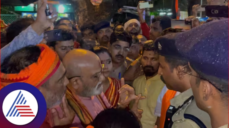 pro Hindus organizations protested against police for not allowing DJ in Ganeshhotsavam rav