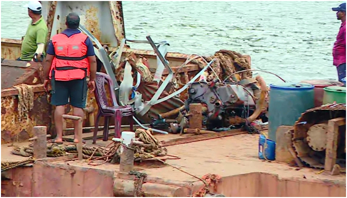 crash guard from Gangavalipuzha; Owner Manaf says that it belongs to Arjun's lorry shirur landsliding