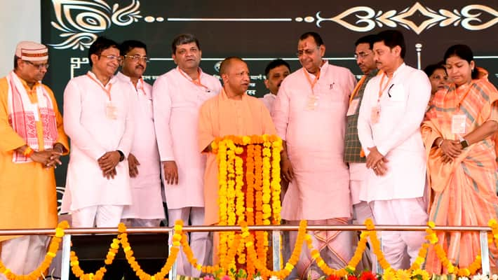 UP CM Yogi Adityanath Inaugurates Development Projects in Mirzapur ckm