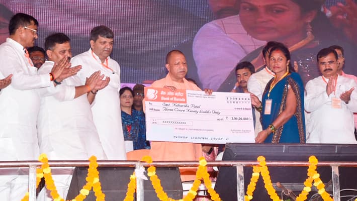 UP CM Yogi Adityanath Inaugurates Development Projects in Mirzapur ckm