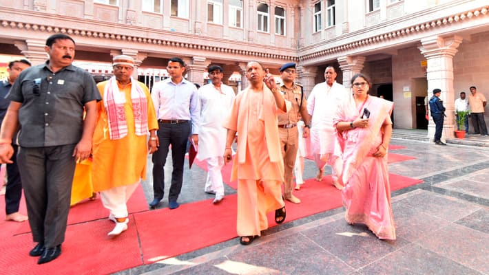 CM Yogi adityanath visit Vindhyavasini Temple offers special pooja inspects corridor ckm