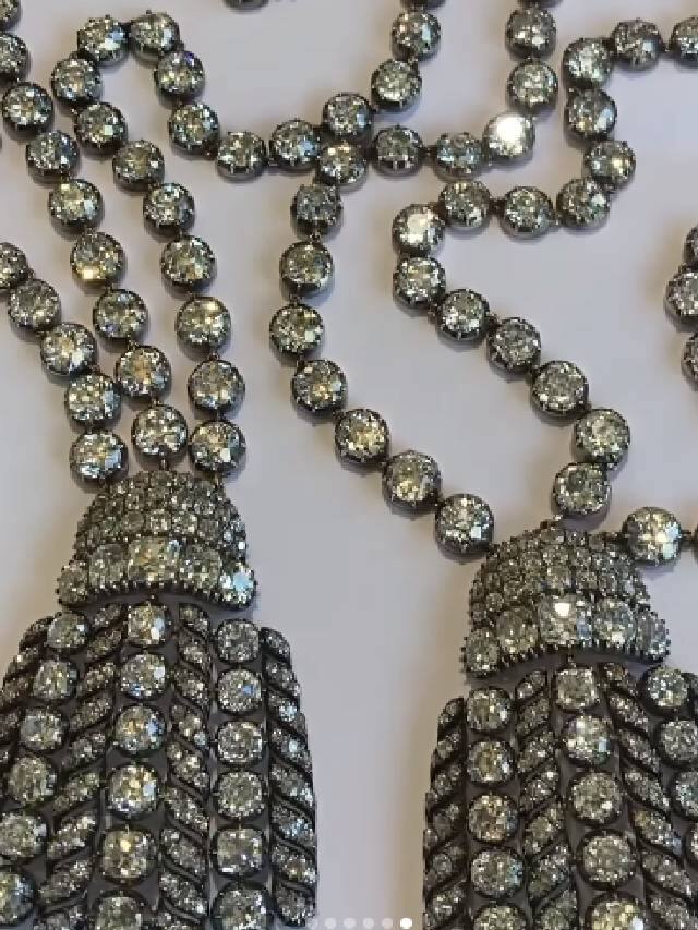 500 diamond unique necklace set for auction 