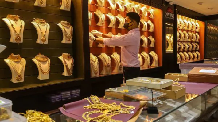 Kolkata Gold Rate today: 10 gm gold price surges; Durga puja to further make it further steep ATG