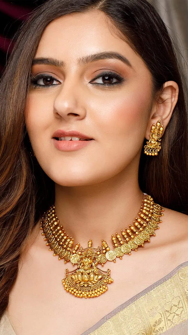 6 Temple Jewellery Necklaces for Karva Chauth 2024 anr