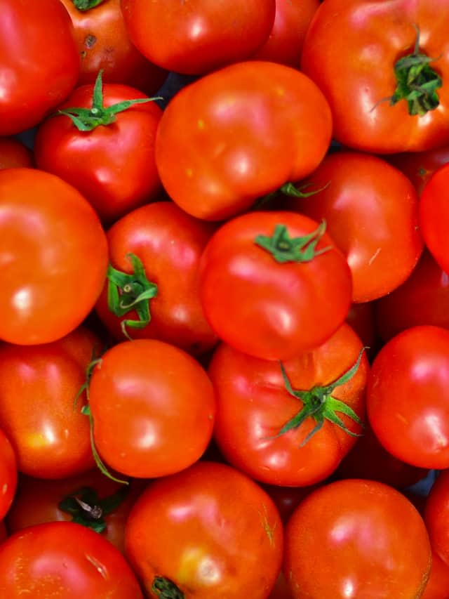 Tomato and Onion Prices Drop Significantly in hyderabad AKP