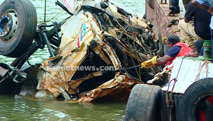 Karnataka landslide: Human remains, suspected to be of Kerala native Arjun, recovered from lorry's cabin dmn