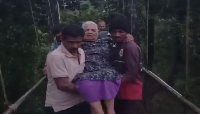 people who carried the old woman to the hospital at Kalasa in Chikkamagaluru grg 