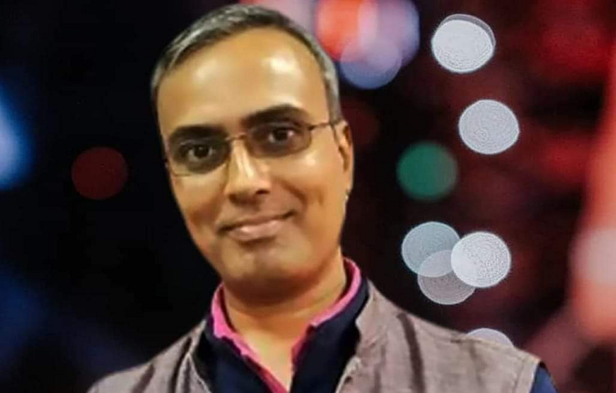 Journalist and writer Nagesh Gubbi died after being hit by a train at tumakuru gvd