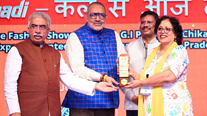 The Khadi fashion show at the UP International Trade Show, Union Minister Giriraj Singh praise efforts of the state government rsk