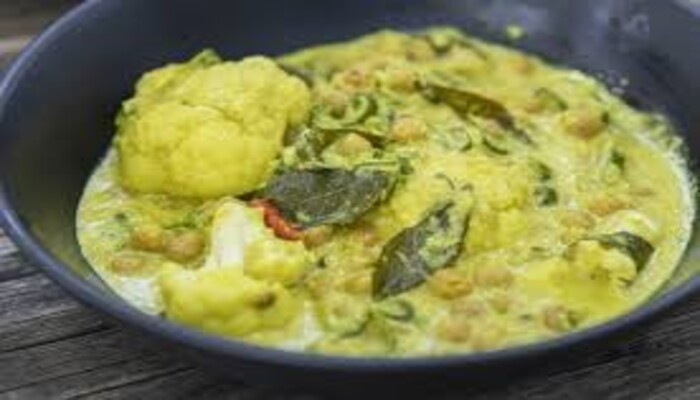 easy and tasty cauliflower coconut milk curry recipe in tamil mks