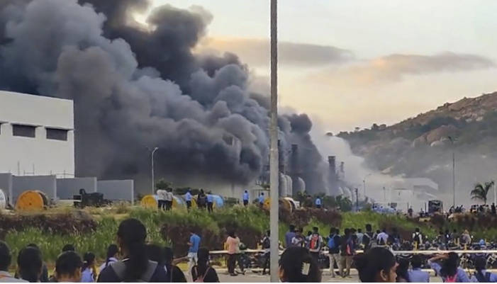 Massive fire erupts at Tata electronics company warehouse and 7 fire engines called to the place