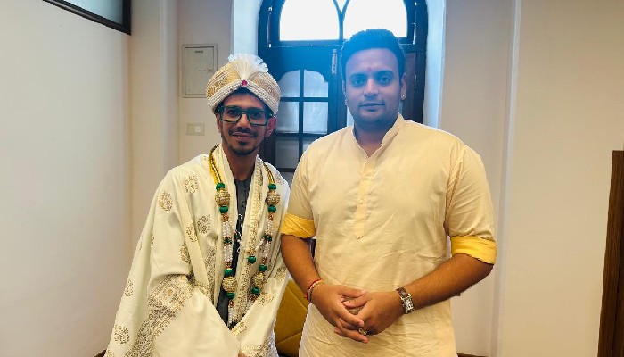 Cricketer Yuzvendra Chahal meets MP Yaduveer Krishnadatta Chamaraja Wadiyar in Mysuru kvn