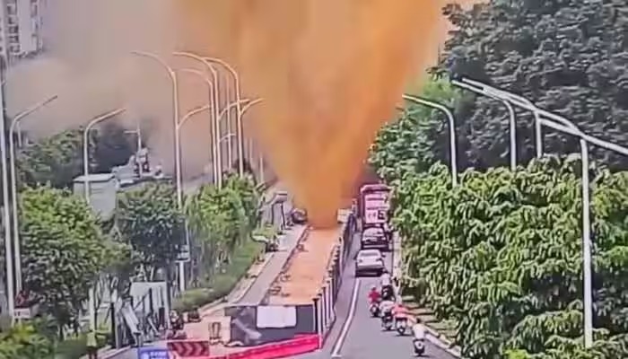 China Nanning Street Poop Sewage Explosion City Turns into Shit Show Viral Video san