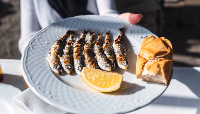 woman claims she lost 15 kg after eating only sardine fish