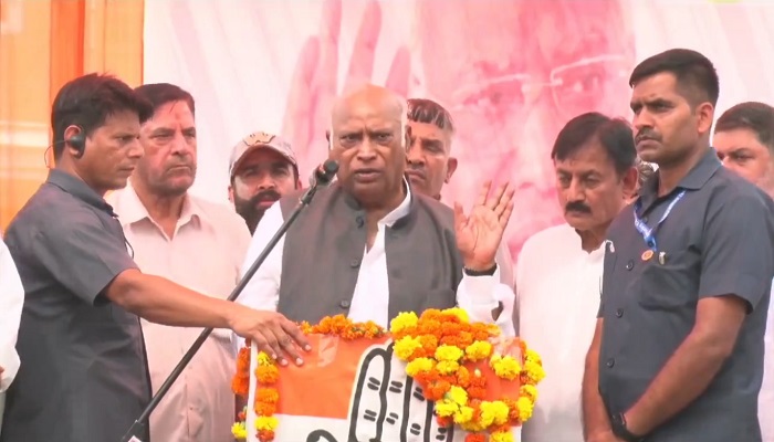 Mallikarjun Kharge falls ill furing Jammu and Kashmir election rally, vows to fight until PM Modi is ousted (WATCH) AJR