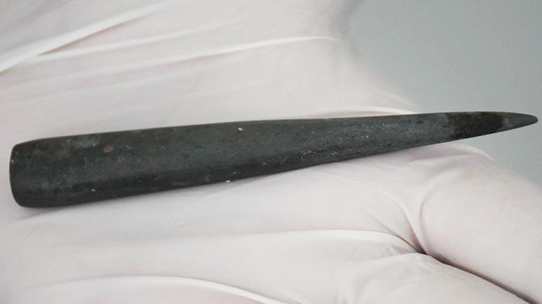 SHOCKING! Oldest eyeliner unearthed in ancient Turkish city ruins; tip still black from last use 8,200 yrs ago shk