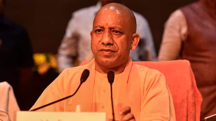 Yogi-Adityanath-reviewed-flood-affected-district