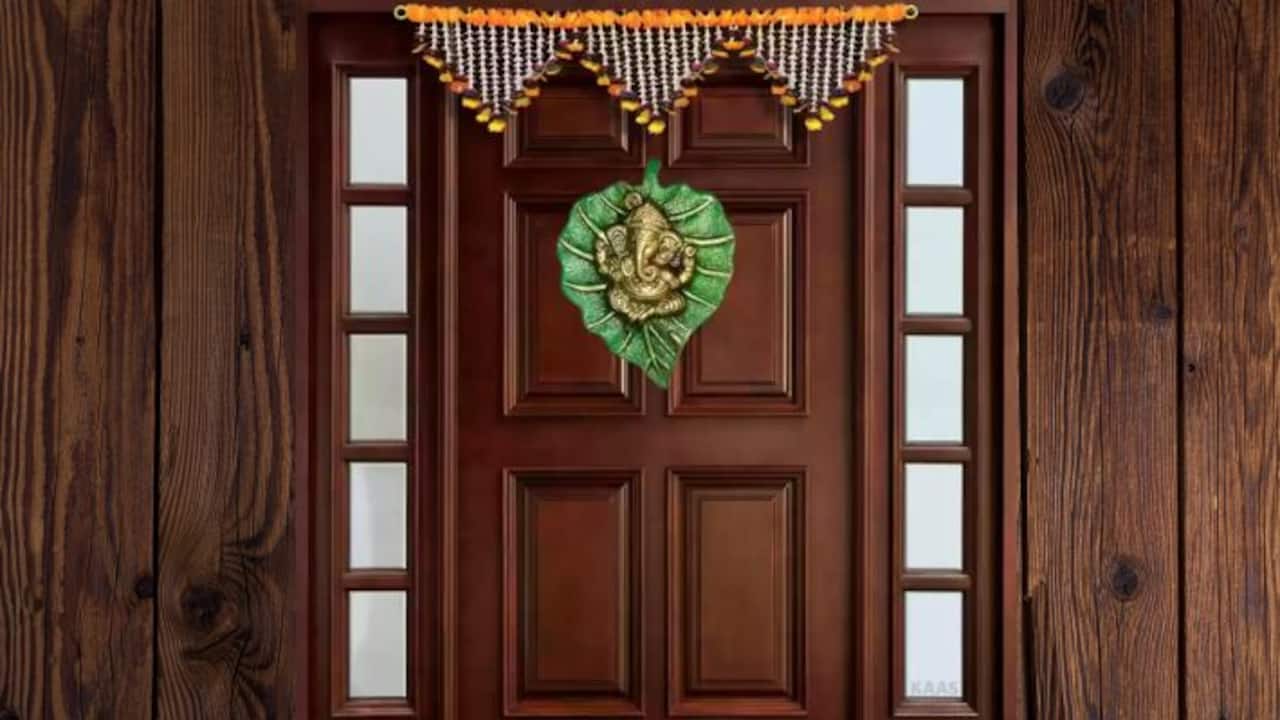  Ganesha idol at main door