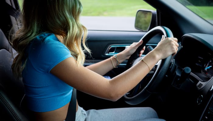 Is automatic or manual car better for women to drive?