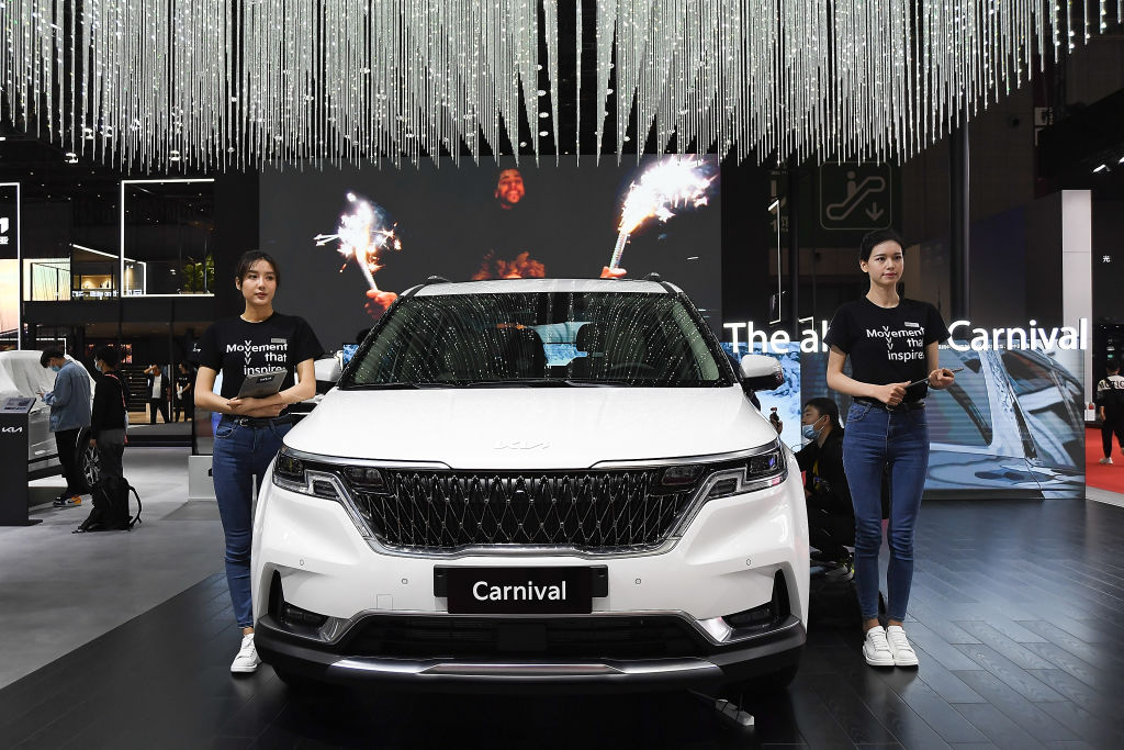 2024 Kia Carnival launched in India with huge safety include 8 airbags and 23 another safety features