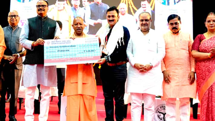 CM Yogi Honors Olympic Medalists, Inspires Youth at Lucknow Felicitation Ceremony AKP