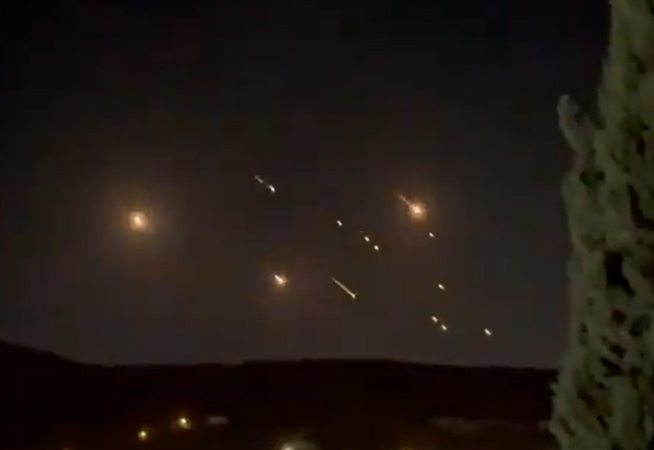 BREAKING Iran launches over 100 ballistic missiles towards Israel; IDF instructs Israelis to remain alert snt