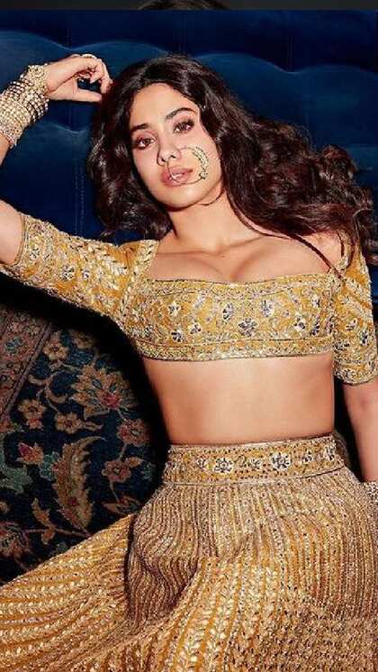 Janhvi Kapoor's BOLD blouse designs for wedding parties
