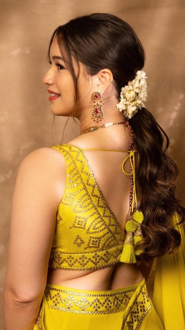 Trending Lehenga Hairstyles for Navratri Inspired by Sara Tendulkar anr