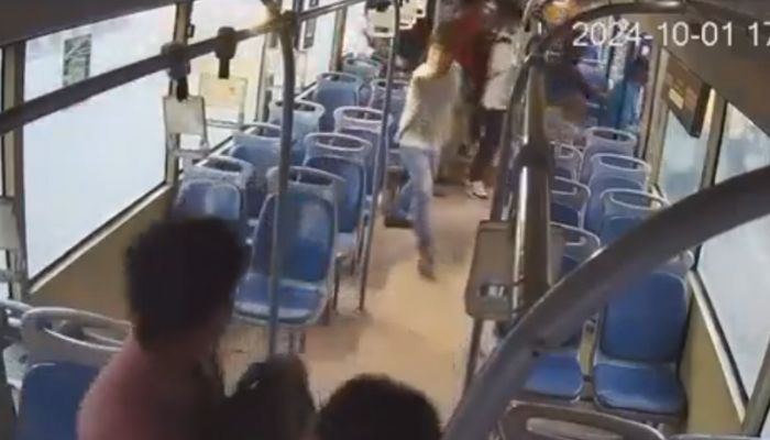 Bengaluru Jharkand man stabs BMTC conductor for being asked to move forward WATCH viral video vkp