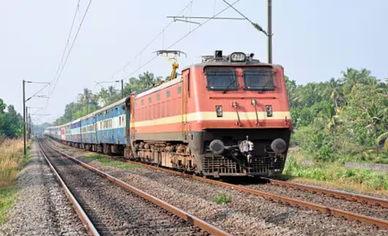 24 year old Youth dies after accidentally falling from speeding train in Saidapet