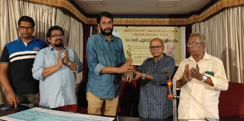 Manoraj memorial 10th literary award presented to writer Salin Mankuzhy 