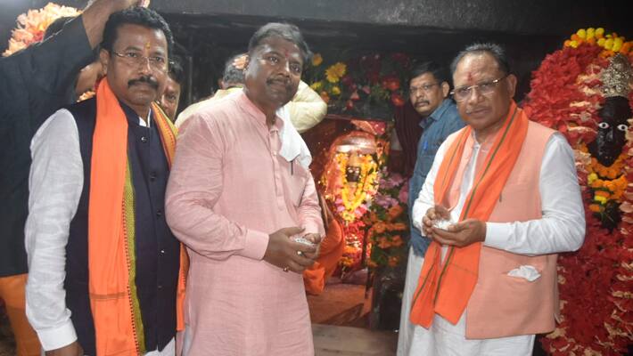Vishnu-Deo-Sai-prayed-to-Maa-Danteshwari-at-Bastar